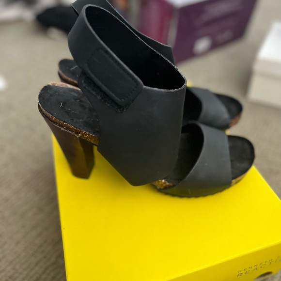 Kenneth Cole Reaction Hook-Key Le black, leather heels/sandals - Picture 7 of 9